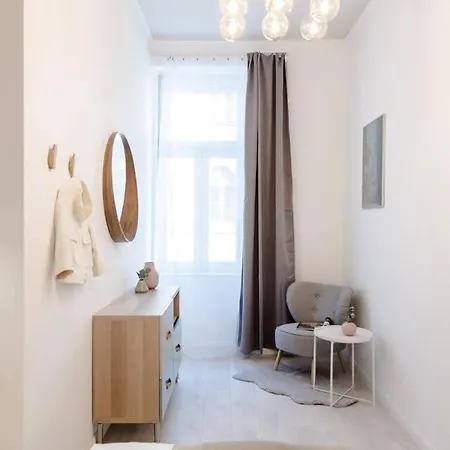 Brand New Stylish Very * Budapest