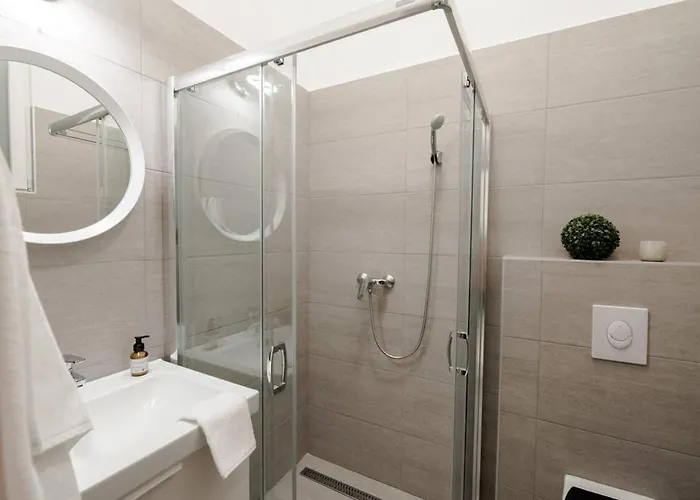 Brand New Stylish Very *