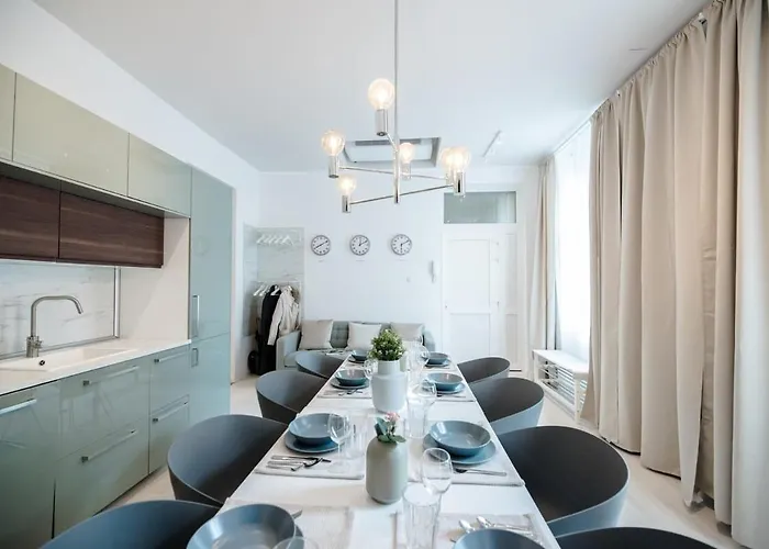 Brand New Stylish Very * Budapesta