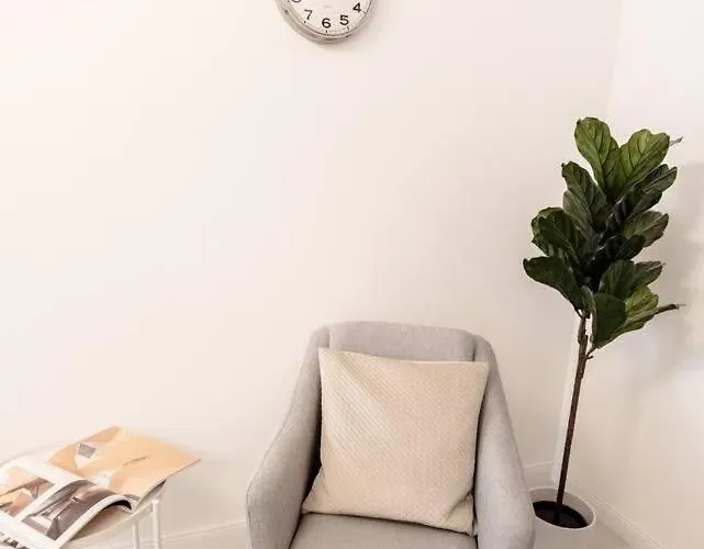 Brand New Stylish Very Budapesta