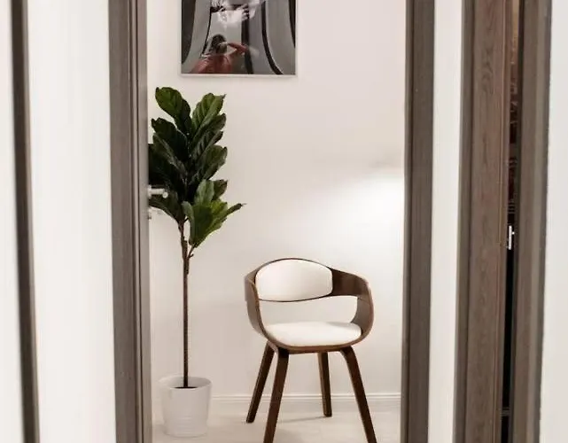 Brand New Stylish Very *