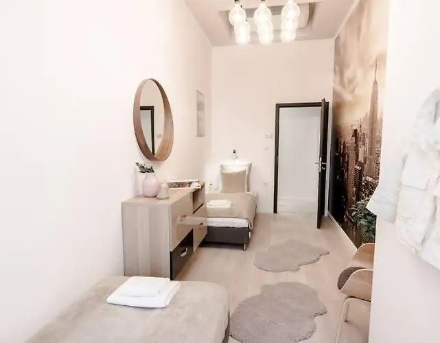 Brand New Stylish Very Budapesta