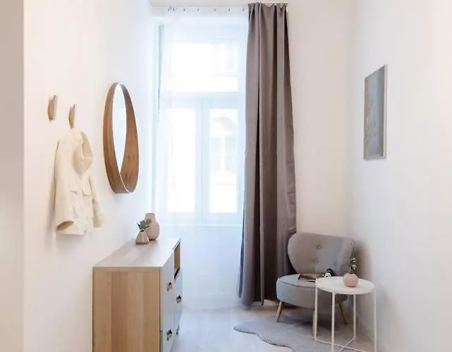 Brand New Stylish Very * Budapesta