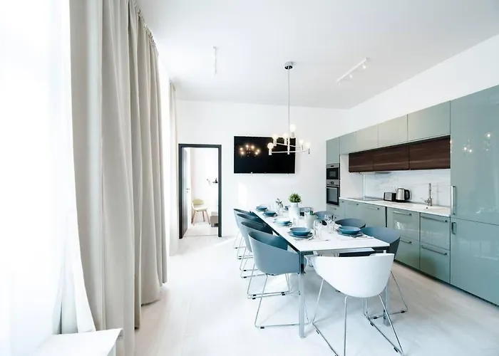 Brand New Stylish Very * Budapesta