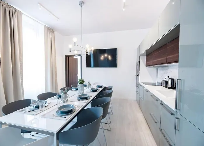 Brand New Stylish Very Budapesta