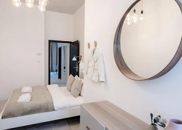 Brand New Stylish Very