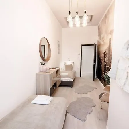 Brand New Stylish Very Budapeşte